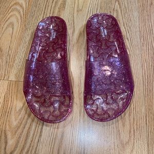 urban outfitters pink glitter jelly slides!